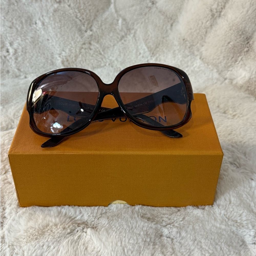Louis Vuitton Sunglasses - Picture 3 of 6